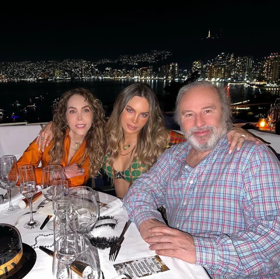 Belinda y sus papás