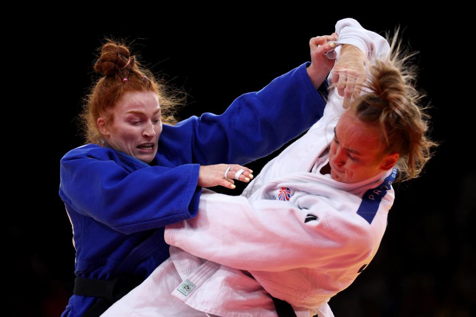 Lucy Renshall (right) in her -63kg match-up with Lubjana Piovesana (Getty Images)