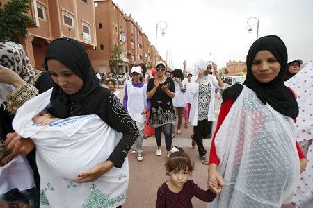 Supporters of the islamist Justice and Development Party (PJD) march during a campaign rally ahead of the communal and regional elections, in the city of Tinghir, in southeastern Morocco, August 31, 2015. REUTERS/Youssef Boudlal