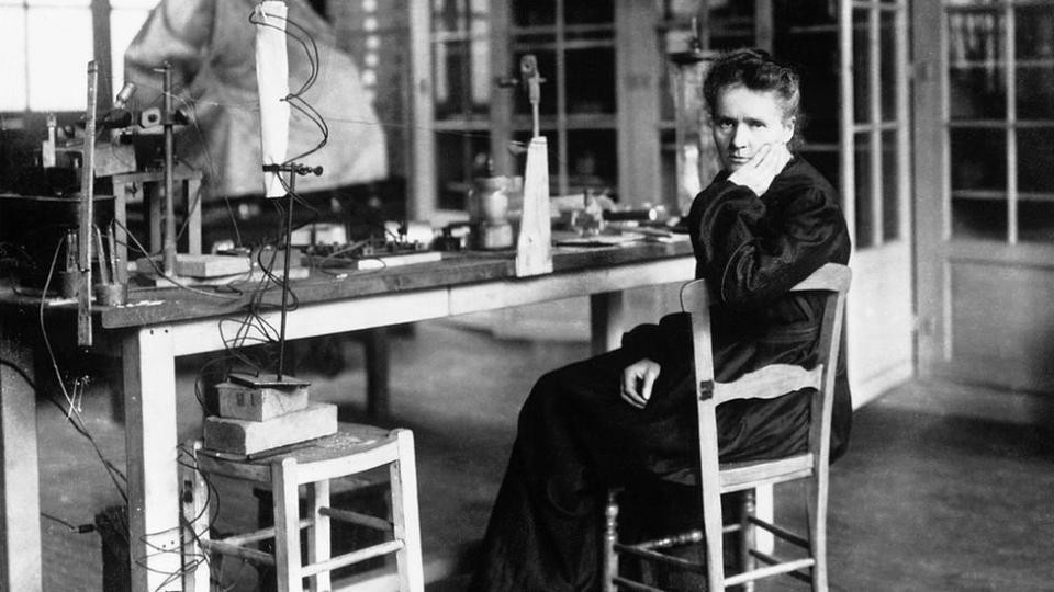 Marie Curie en su laboratorio