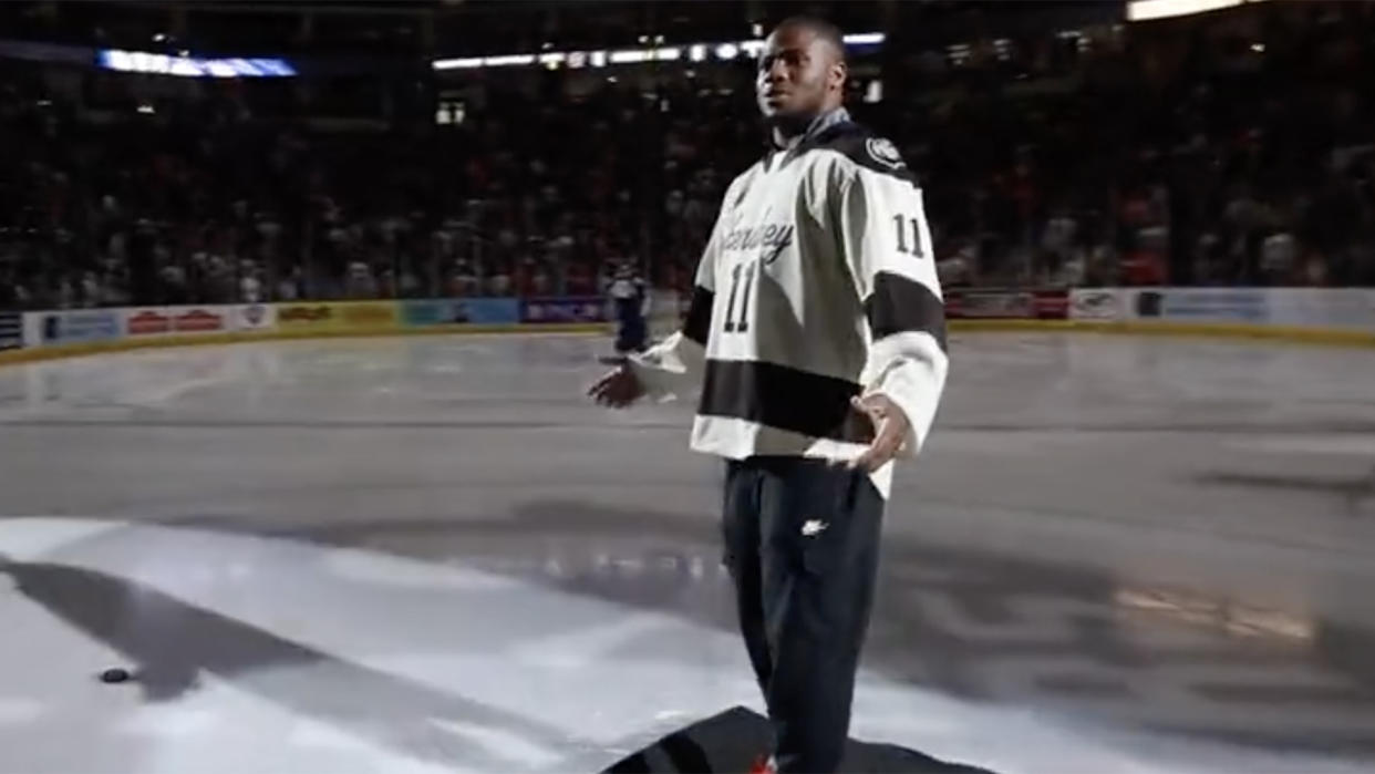 Cowboys star Micah Parsons learned the hard way how ceremonial faceoffs work during Sunday's AHL game in Hershey. 