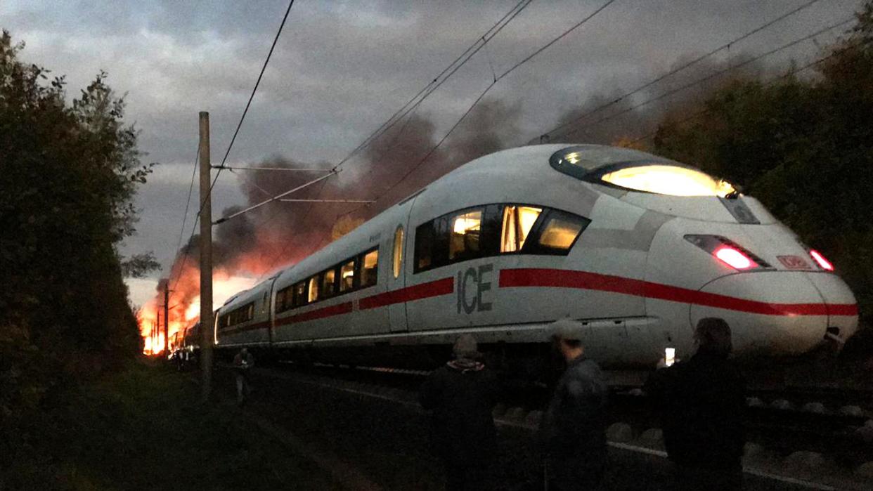 Der Brand in diesem ICE hatte in der Nähe von Montabaur die Schnellstrecke Frankfurt-Köln schwer beschädigt. Foto: Ute Lange