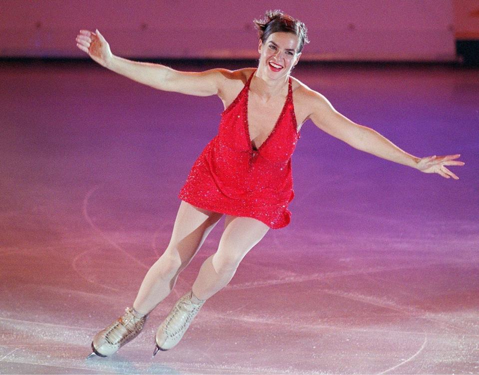 Zweimal wurde Katarina Witt Olympiasiegerin, 1984 und 1988. Viermal wurde sie Weltmeisterin. Katarina Witt zählt zu den populärsten Eiskunstläuferinnen der Geschichte. Nach dem Karriereende war sie als Moderatrin, Autorin und Schauspielerin aktiv. Bis heute ist sie hierzulande ein gefragter TV-Gast. (Bild: Bongarts / Martin Rose / Getty Images)