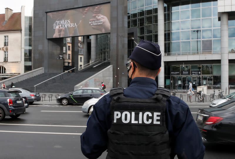 Police operation ongoing near the former offices of Charlie Hebdo, in Paris