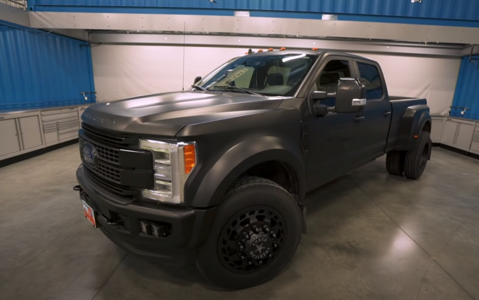 <img src="ford-f450.png" alt="2017 Ford Super Duty F-450 Lariat">