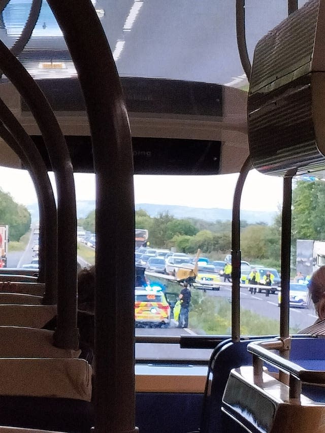 Light aircraft lands on the A40