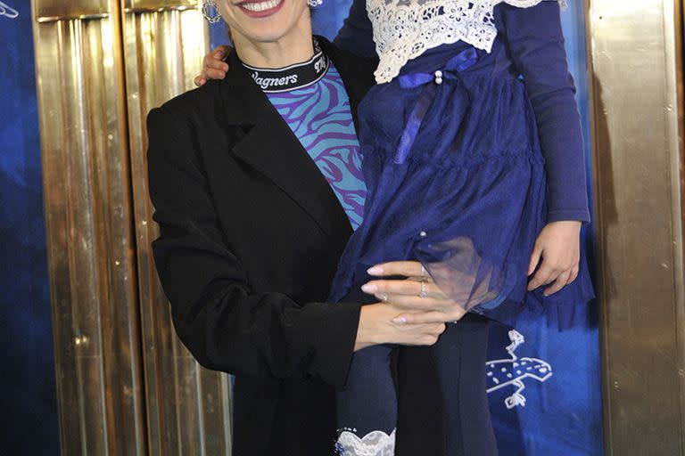 Gabriela Sari disfrutó del espectáculo con su hija Donna