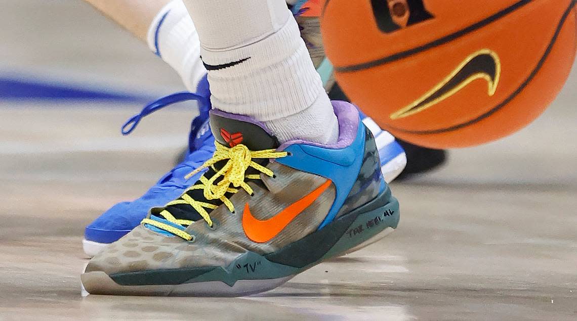 Arizona’s Caleb Love (2) has Tar Heel 4L written on his shoe as he plays during the first half of Arizona’s 78-73 victory over Duke at Cameron Indoor Stadium in Durham, N.C., Friday, Nov. 10, 2023.