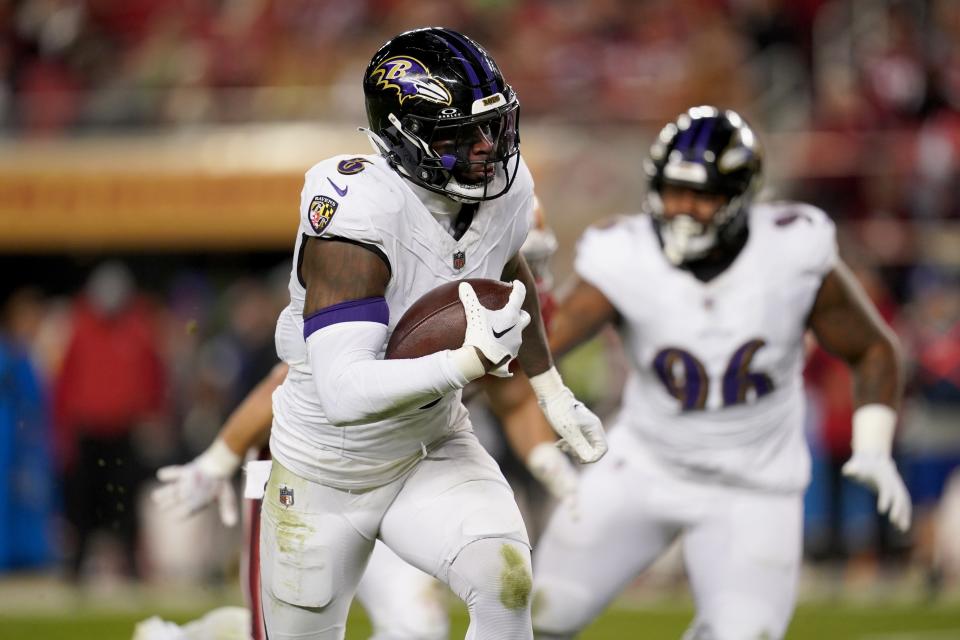 Dec 25, 2023; Santa Clara, California, USA; Baltimore Ravens linebacker Patrick Queen (6) runs with the ball after intercepting a pass against the San Francisco 49ers in the third quarter at Levi’s Stadium. Mandatory Credit: Cary Edmondson-USA TODAY Sports
