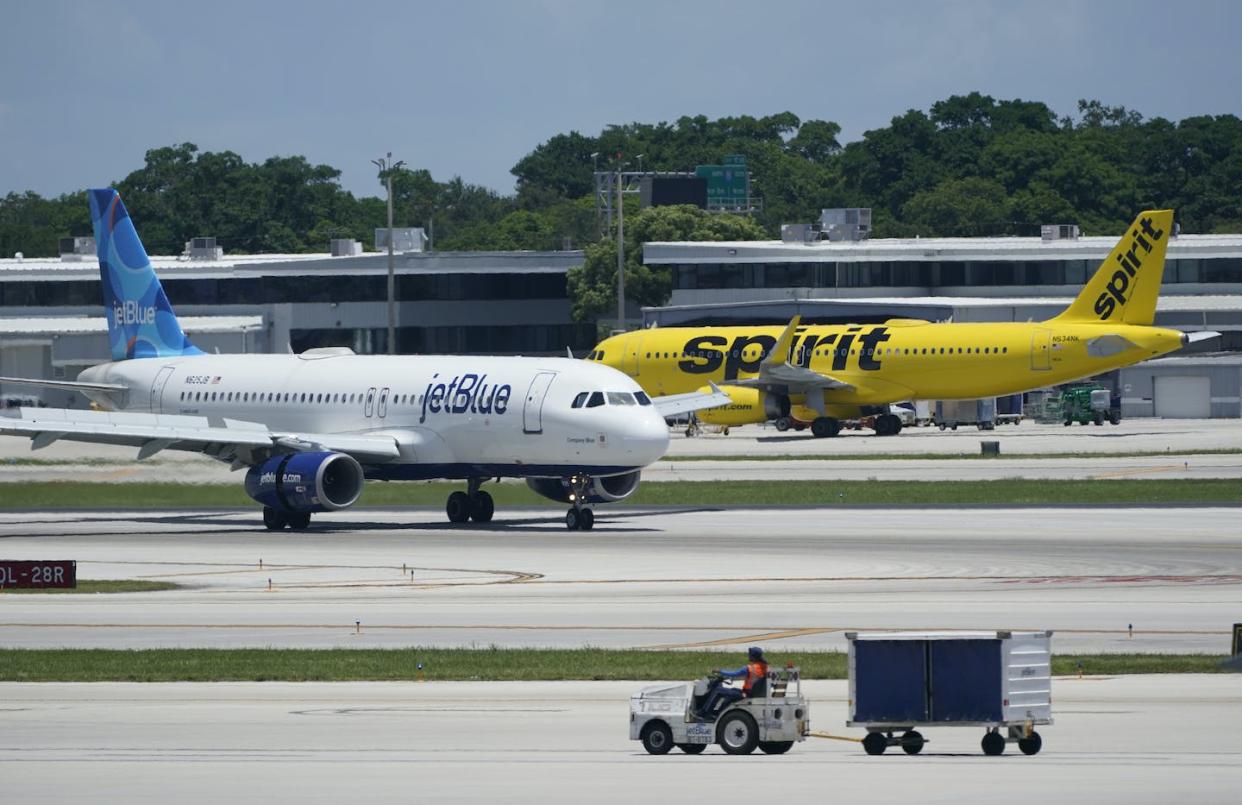 Stuck on the runway? <a href="https://newsroom.ap.org/detail/JetBlueSpirit/9a027e428c5f4edfb2a7faff690109bf/photo?Query=JetBlue%20Spirit&mediaType=photo&sortBy=arrivaldatetime:desc&dateRange=Anytime&totalCount=45&currentItemNo=20" rel="nofollow noopener" target="_blank" data-ylk="slk:AP Photo/Wilfredo Lee;elm:context_link;itc:0;sec:content-canvas" class="link ">AP Photo/Wilfredo Lee</a>