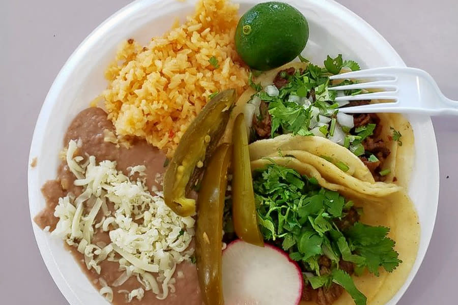 <b>Photo: lu g./<a href="https://yelp.com/biz_photos/taqueria-juanitos-tucson?utm_campaign=b138e222-2a71-4b88-b25a-6a4852167735%2C5bb88cd7-2151-40a8-bc92-03dbbddebe4a&utm_medium=81024472-a80c-4266-a0e5-a3bf8775daa7" rel="nofollow noopener" target="_blank" data-ylk="slk:Yelp;elm:context_link;itc:0;sec:content-canvas" class="link ">Yelp</a></b>