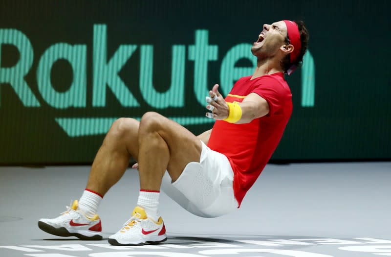 Rafael Nadal celebra después de ganar su partido contra el canadiense Denis Shapovalov y obtener la Copa Davis para España, en Madrid.