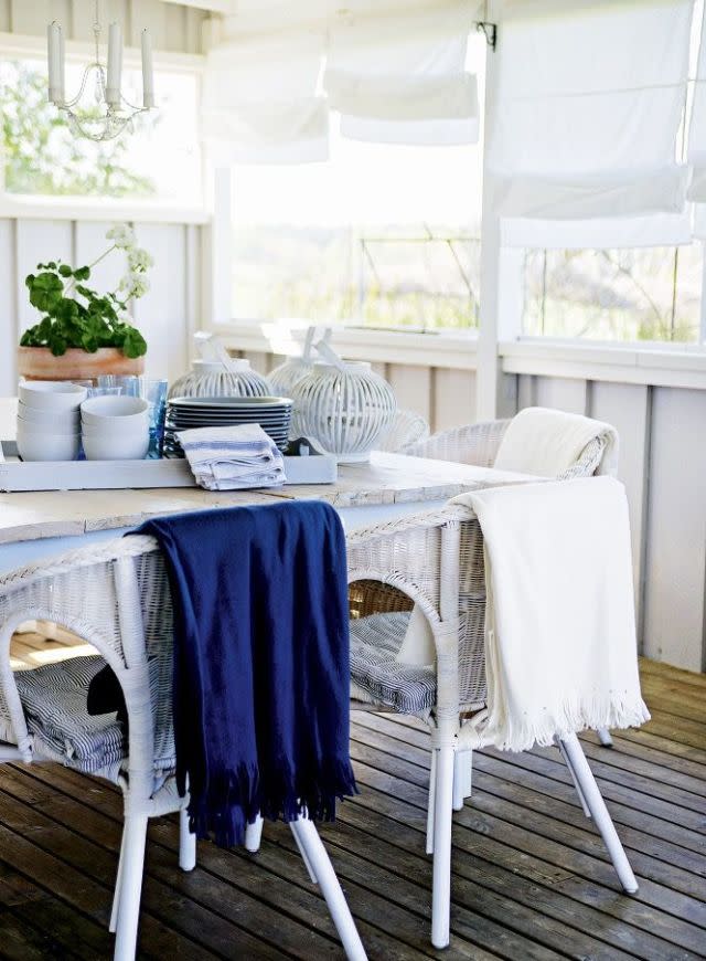 <p>Roman blinds soften the look and the light in a simple hut<span>.</span></p>