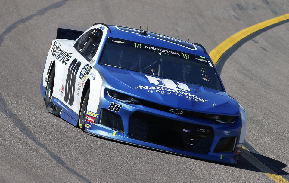 Alex Bowman drives during the NASCAR Cup Series auto race at ISM Raceway, Sunday, March 10, 2019, in Avondale, Ariz. (AP Photo/Ralph Freso)