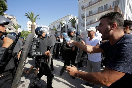 Riot police charge against protesters during a demonstration against official abuses and corruption in the town of Al-Hoceima, Morocco July 20, 2017. REUTERS/Youssef Boudlal