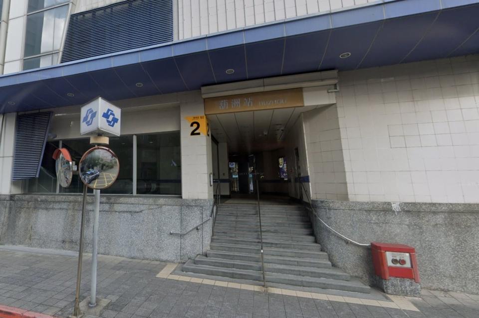 台北捷運葫洲站的出口電梯今上午驚傳有旅客受困的情況，捷運公司做出回應說明。（翻攝自Google Maps）