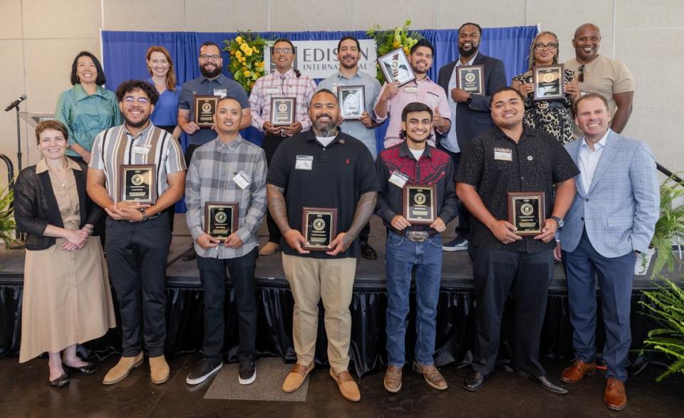 2023 Edison Lineworker Scholarship winners and company leaders (front row, left to right) Maria Rigatti, Edison International executive vice president and CFO, Israel Mendez, Jesse Chhing, Freddy McCutcheon, Justin Johnston, Nisifolo Lolesio and Steve Powell, SCE president and CEO. (Top row, left to right) Caroline Choi, Edison International and SCE senior vice president, Corporate Affairs, Jill Anderson, SCE executive vice president, Operations, Daniel Maldonado, Ubaldo Reyes Tapia, Ivan Castaneda, Lazarus Fuentes, Brandon Ross, Angela Brulée and Terence Bynum, IBEW Local 47.<br>PHOTO CREDIT: <strong>ERNESTO SANCHEZ</strong>