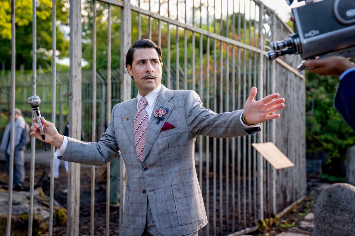 jason schwartzman as lucretius 'lucky' flickerman in the hunger games the ballad of songbirds and snakes photo credit murray close