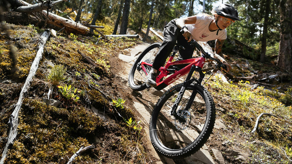 YT Industries Jeffsy being ridden downhill in woods