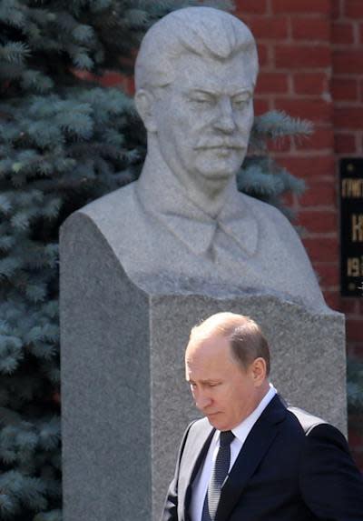 Russian President Vladimir Putin walks by the grave of Soviet leader Josef Stalin on June 25, 2015, in Moscow. <a href="https://www.gettyimages.com/detail/news-photo/russian-president-vladimir-putin-walks-by-the-grave-of-news-photo/478523040?adppopup=true" rel="nofollow noopener" target="_blank" data-ylk="slk:Sasha Mordovets/Getty Images;elm:context_link;itc:0;sec:content-canvas" class="link ">Sasha Mordovets/Getty Images</a>