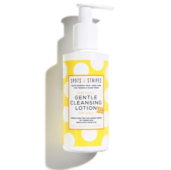 Gentle liquid cleanser with pump