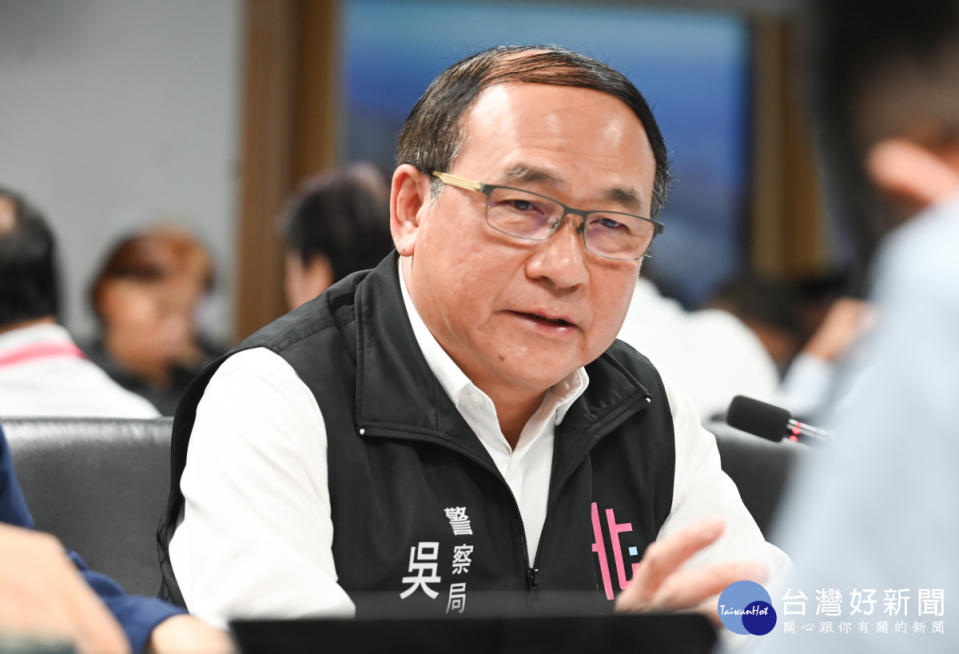 警察局長吳坤旭說明專案內容。
