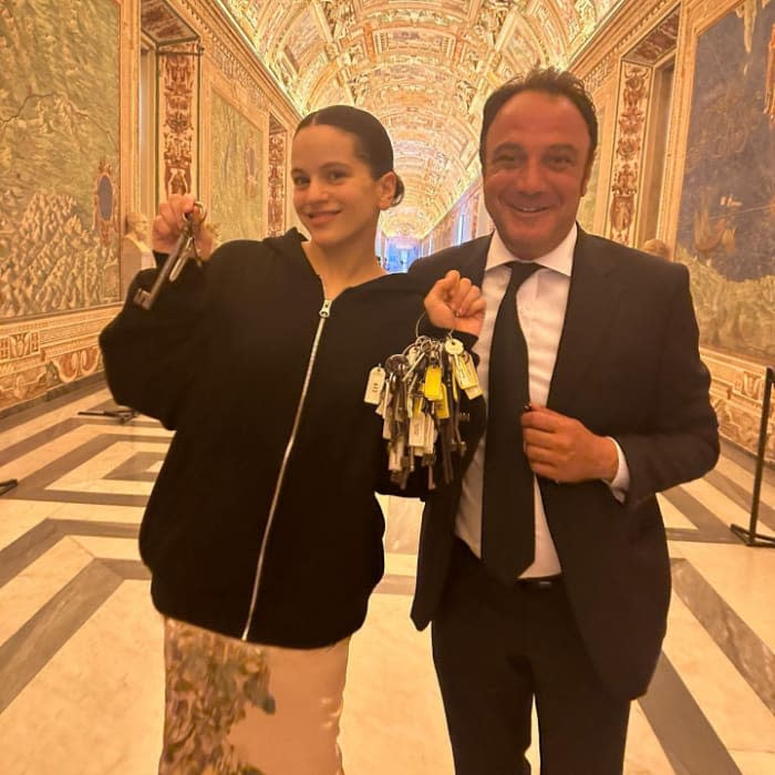 Rosalía con las llaves del Vaticano