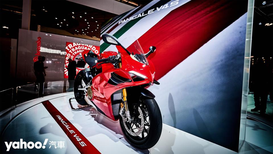 Ducati Panigale V4 S－《猛毒2：血蜘蛛》中的另一匹紅色猛獸