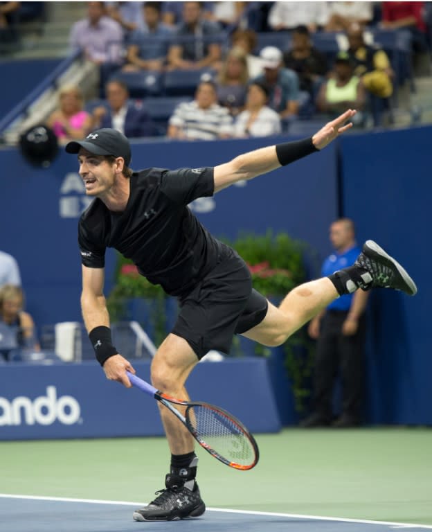 Andy Murray produced a dominant service performance in a 6-3, 6-2, 6-2 victory over Czech Lukas Rosol