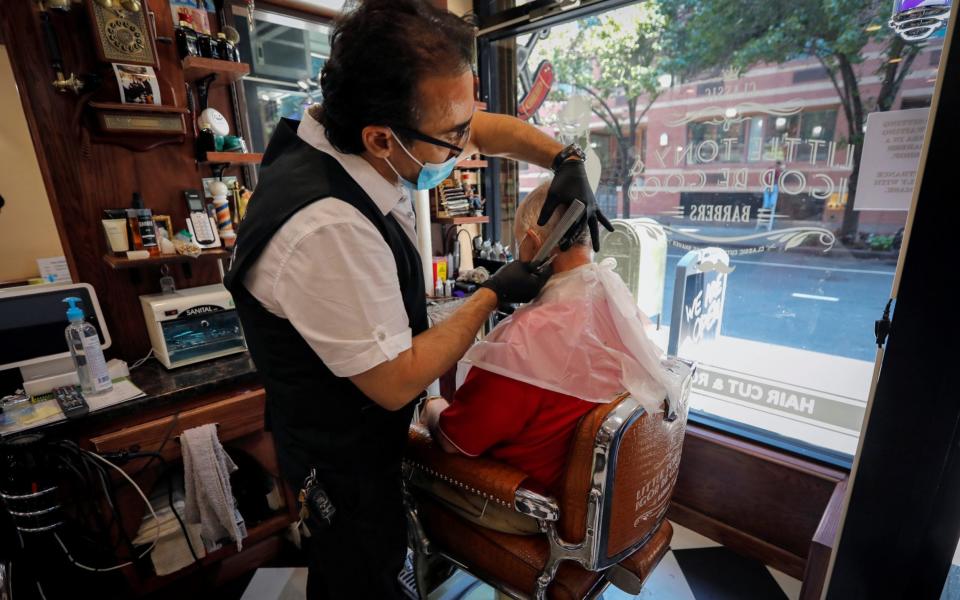 Barber shop under Covid-19 - MIKE SEGAR/REUTERS