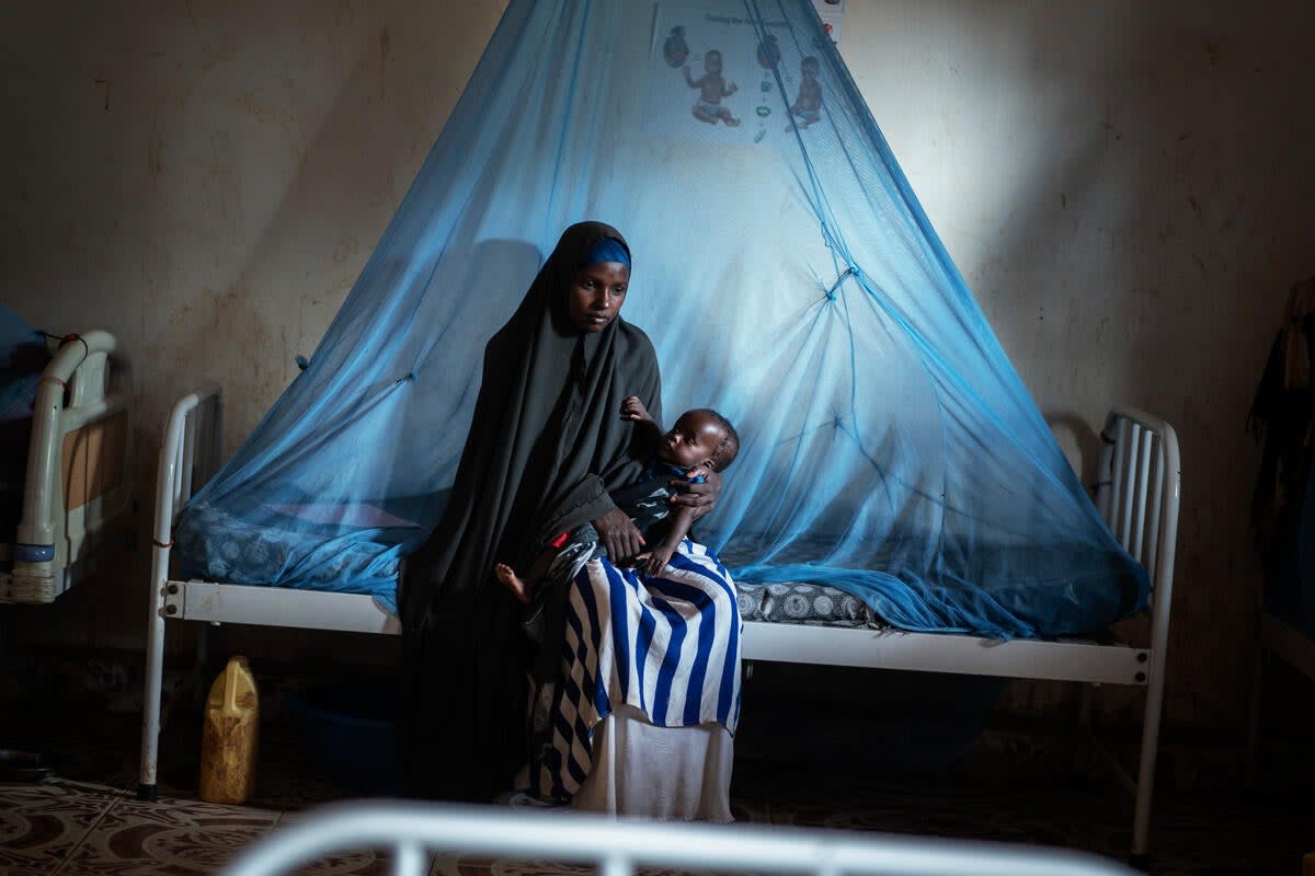 Naima moved to Baidoa in search of medical treatment and food, as her baby Najma* was suffering from malnutrition-induced sickness and diarrhoea (Fredrik Lerneryd/Save the Children)