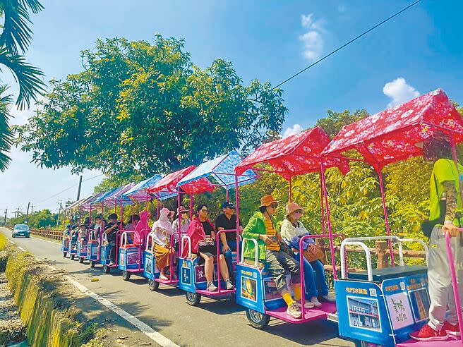 美濃拉拉車新觀光潮在今年9月亮相後受到遊客歡迎，帶動粄條業再現榮景，商家期盼能再啟動拉拉車活動。（林雅惠攝）