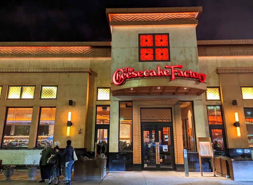 exterior of the cheesecake factory