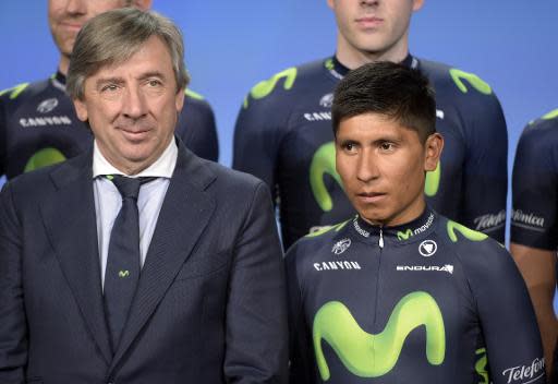 El director del equipo Movistar, Eusebio Unzué (izquierda), junto al ciclista colombiano Nairo Quintana. (AFP | Gerard Julien)