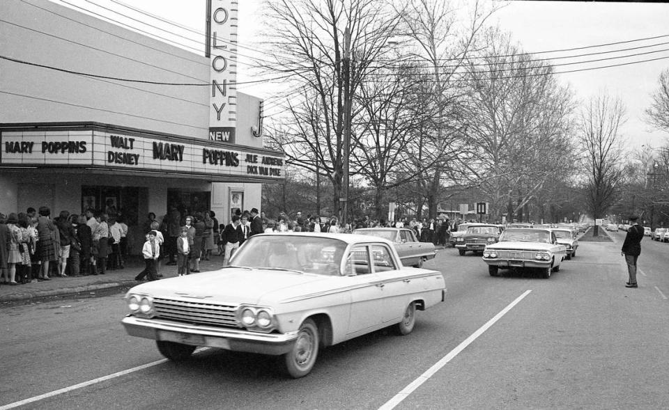 Police officer directs traffic as throngs of moviegoers line up to see Mary Poppins at Colony Theater (now the Rialto Theater), January 23, 1965.