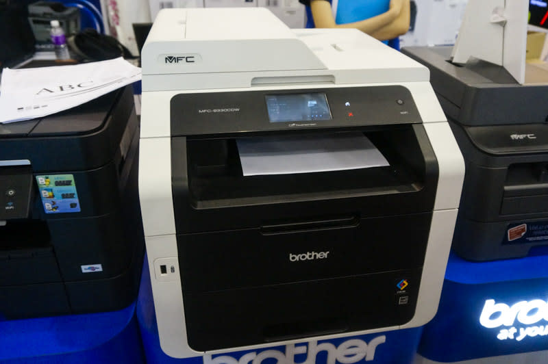 The MFC-9330CDW is a compact color laser printer with duplex that supports Wi-Fi Direct printing, Google Cloud Print, and has a 35-sheet ADF. This prints up to 22ppm in both mono and color printing modes, and is going for S$498 with S$50 NTUC vouchers and free delivery. Plus, you’ll get 3 years on-site warranty.