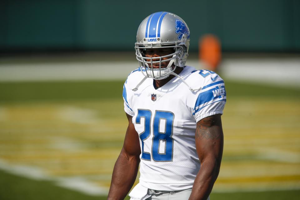 Detroit Lions' Adrian Peterson warms up before a game.