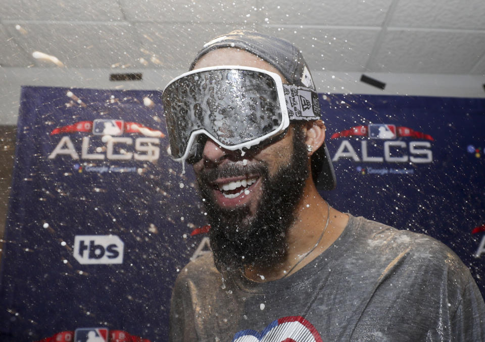 El abridor de los Medias rojas de Boston, David Price, celebra luego ganar la Serie de Campeonato de la Liga Americana contra los Astros de Houston, el jueves 18 de octubre de 2018, en Houston. (AP Foto/David J. Phillip)