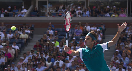 Roger Federer of Switzerland returns a shot to Philipp Kohlschreiber of Germany during their third round match at the U.S. Open Championships tennis tournament in New York, September 5, 2015. REUTERS/Adrees Latif