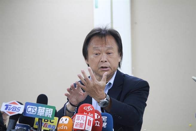 民進黨台北市議員王世堅表示，基於和前台北市副市長黃珊珊20幾年交情和信賴，對於黃的任何決定都會支持。（劉彥宜攝）