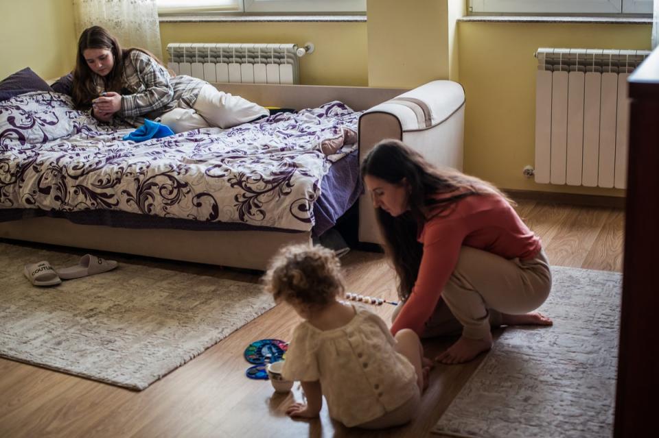 Karina lives with her older brother, younger sister, and mother in Romania. They used to dream of spending Christmas in Europe, but now that they are they wish that it was under different circumstances (Alina Smutko/Save the Children)