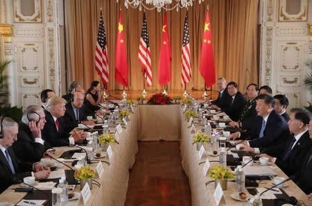 U.S. President Donald Trump (3rd L) holds a bilateral meeting with China's President Xi Jinping (2ndR) at Trump's Mar-a-Lago estate in Palm Beach, Florida, U.S., April 7, 2017. REUTERS/Carlos Barria