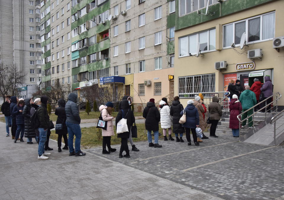 People queue at an ATM after Russian President Vladimir Putin authorized a military operation in eastern Ukraine, in Lviv, Ukraine February 24, 2022.  REUTERS/Pavlo Palamarchuk