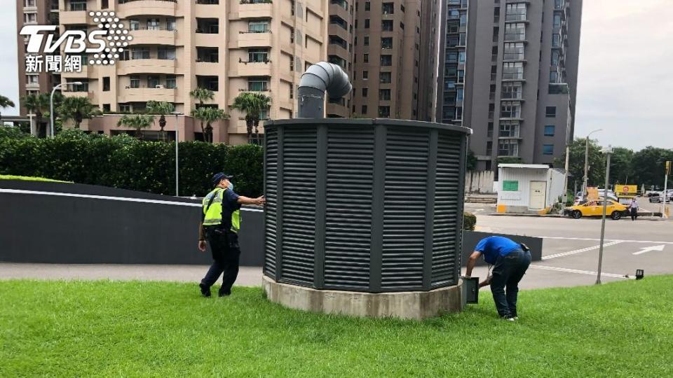 警方接獲通報後，緊急搜查台中國家歌劇院。（圖／TVBS）