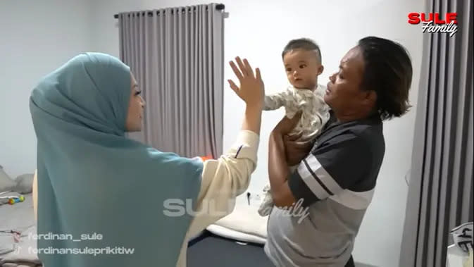 Kebersamaan Sule dengan putranya, Adzam. (Youtube/SULE FAMILY)