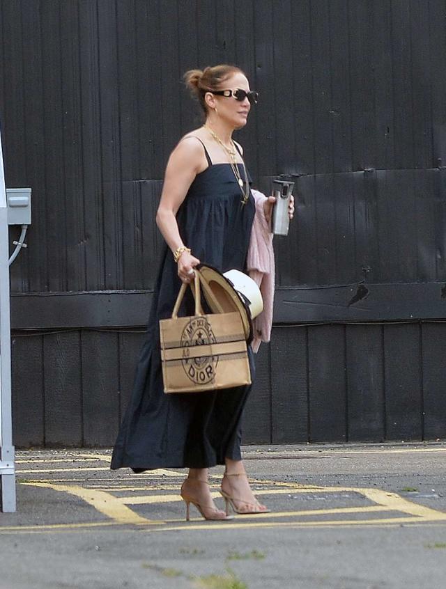 Jennifer Lopez's favorite bag styles are in the big Coach summer