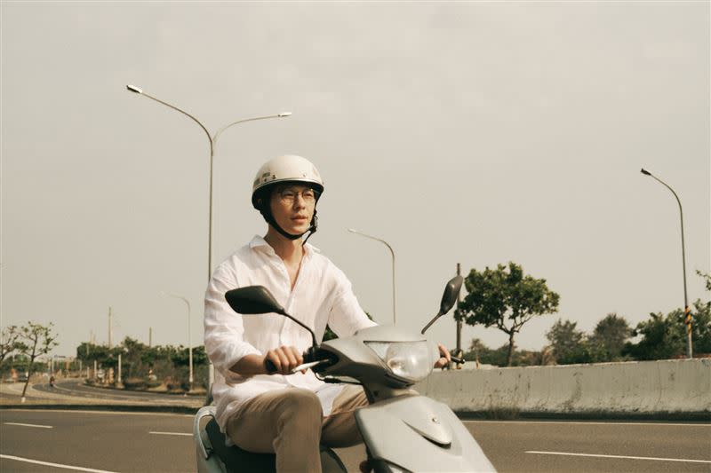 許光漢為了電影騎了9小時摩托車。（圖／翻滾吧男孩電影有限公司提供）