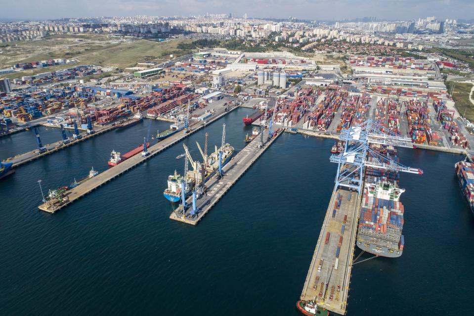 Hafen von Ambarli befindet sich am Nordufer des Marmarameeres. Der Ambarli Hafenkomplex ist 34 Kilometer von Istanbul entfernt. 