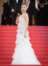 Wow-Moment: Bella Hadid in einer zarten Volant-Robe von Dior Haute Couture.