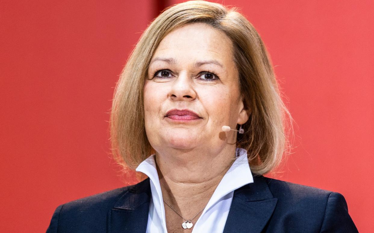 Bundesinnenministerin Nancy Faeser hat Google und Apple aufgefordert, Telegram aus ihren App-Stores zu entfernen.  (Bild: 2021 Getty Images/Photothek/Florian Gaertner)